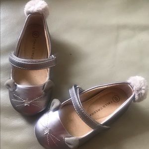 LITTLE GIRLS BRONZE COLORED ADORABLE SHOES